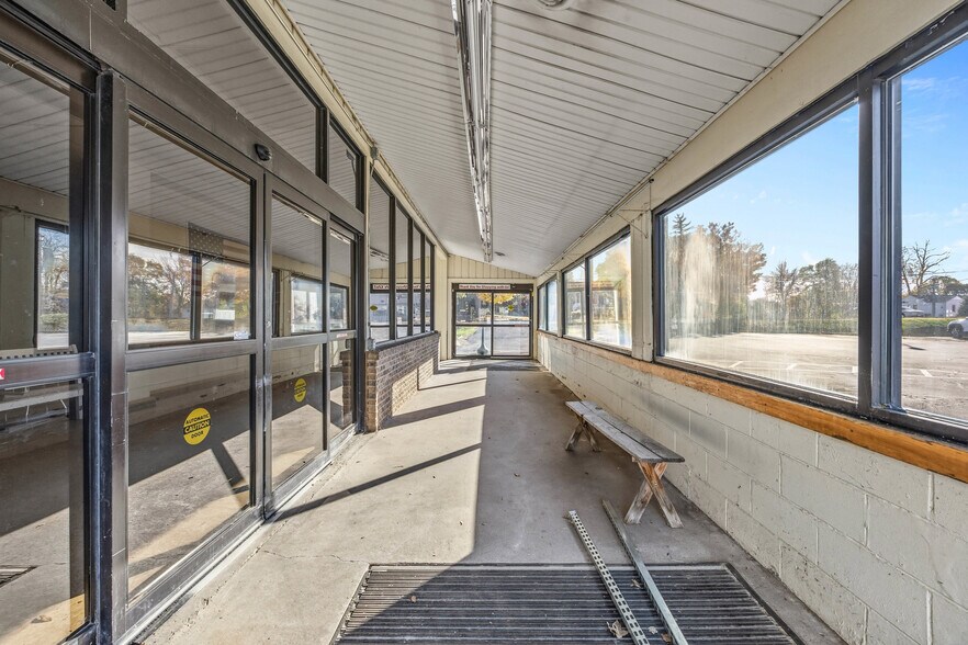 More Photos Of 3 Geddes Street Ext, Holley Supermarket For Sale