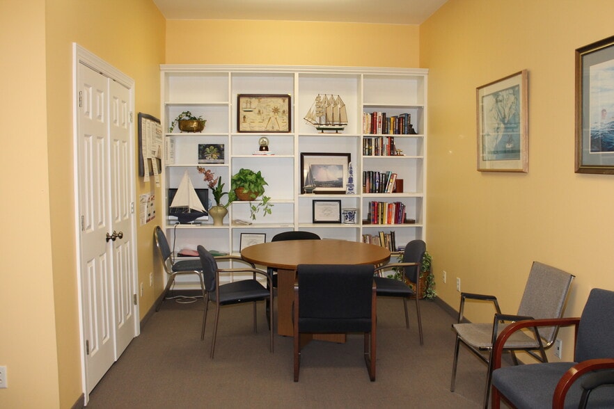 More Photos Of 37 W Fairmont Ave, Savannah Office For Lease