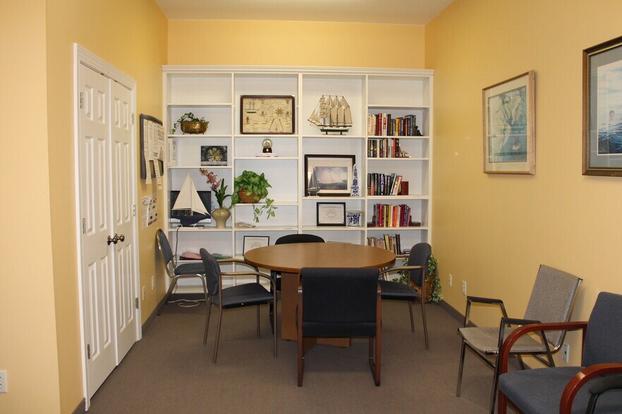 More Photos Of 37 W Fairmont Ave, Savannah Office For Lease