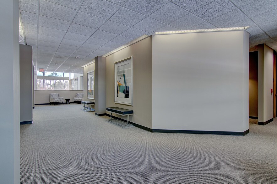 More Photos Of 14511 Falling Creek Dr, Houston Office For Lease