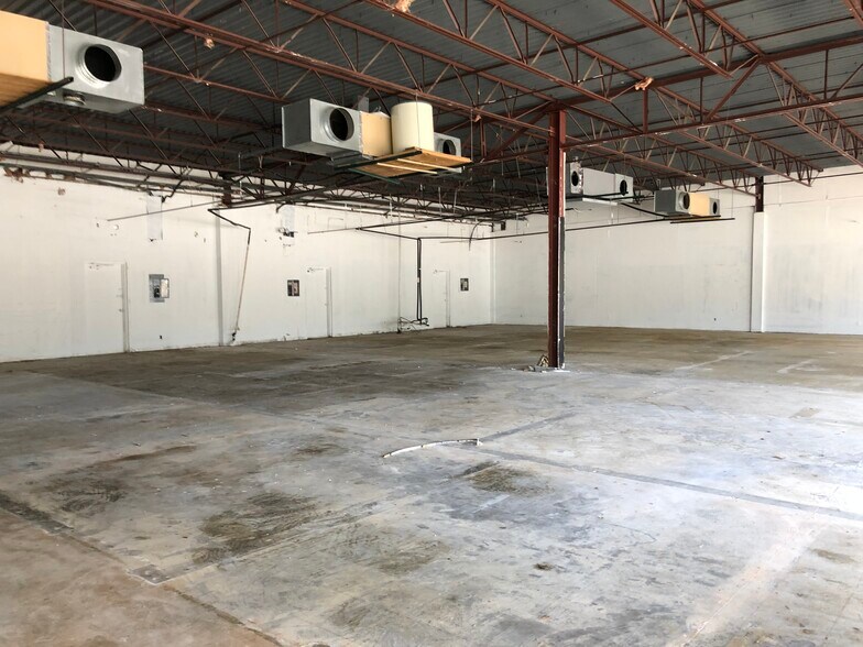 More Photos Of 2301 Central Dr, Bedford Unknown For Lease