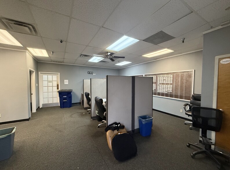 More Photos Of 109 Denson Dr W, Austin Light Distribution For Lease