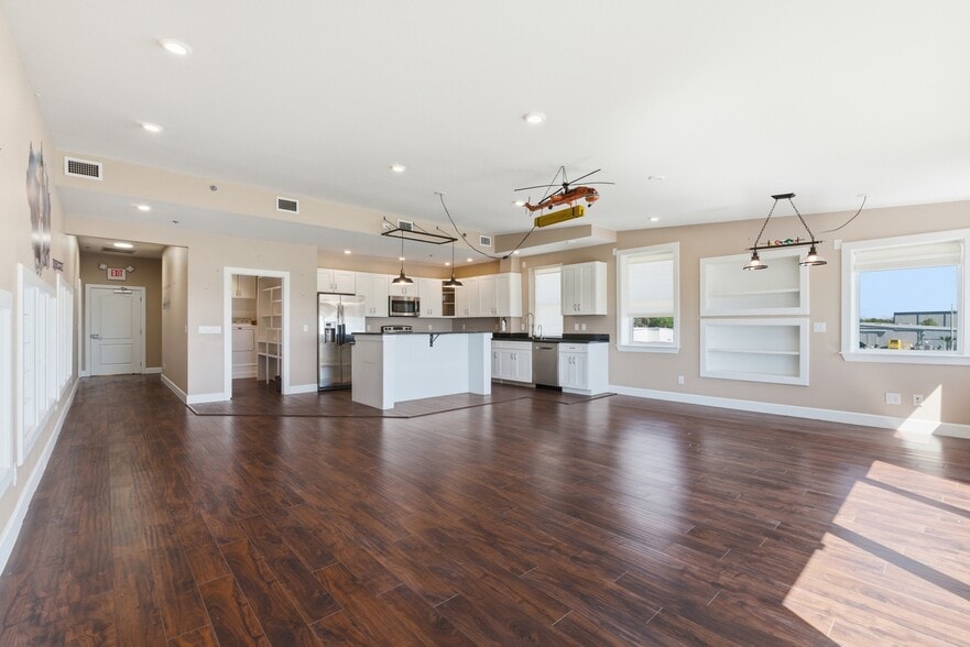 More Photos Of 8600 Airport Blvd, Leesburg Airplane Hangar For Sale