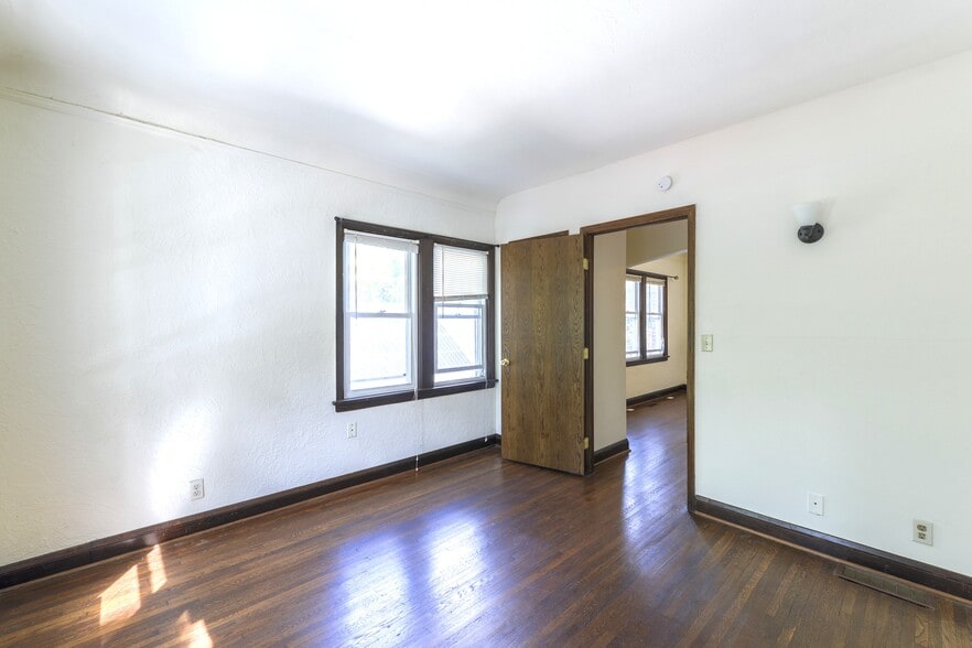 More Photos Of 3845 Chicago Ave, Minneapolis Apartments For Sale