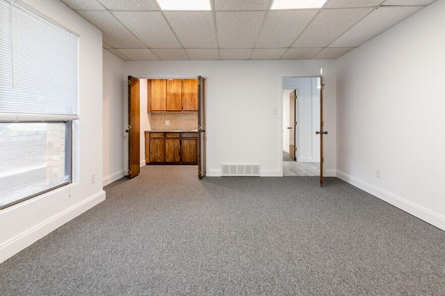 More Photos Of 736 N Fielder Rd, Arlington Medical For Sale