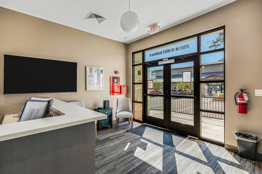 More Photos Of 27511 Interstate 10, Boerne Office For Lease