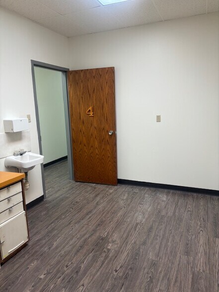 More Photos Of 4355 Interstate 30, Mesquite Office Residential For Lease