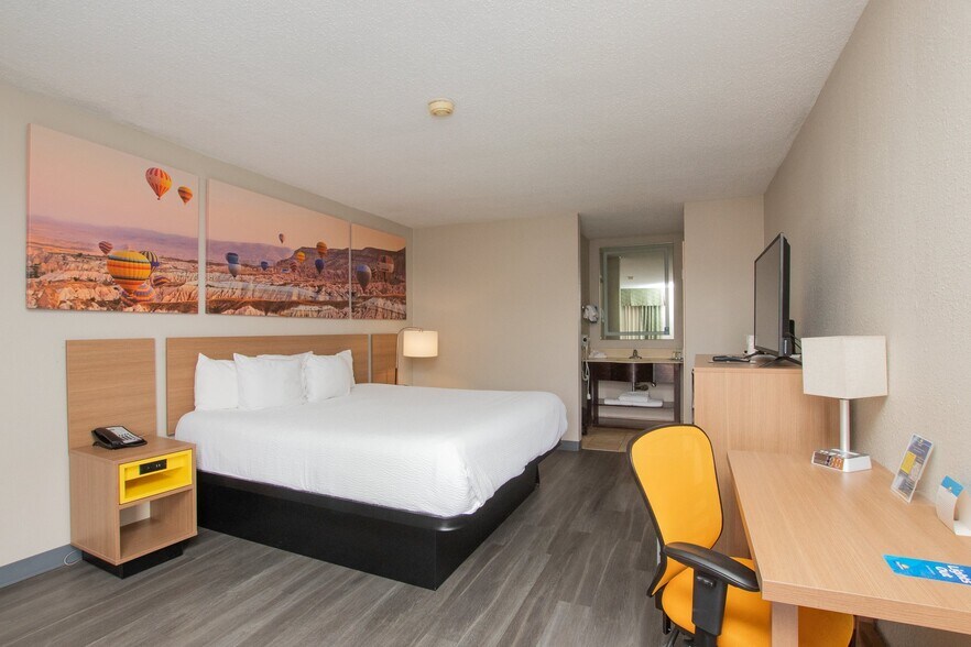 More Photos Of 5101 Ellison St NE, Albuquerque Hotel For Sale