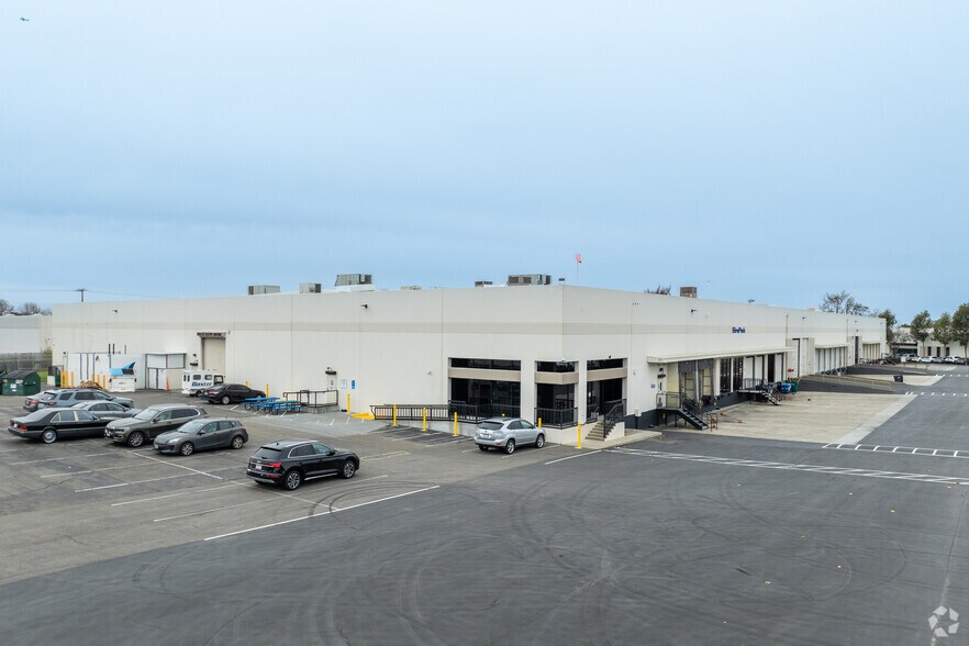 More Photos Of 21053-21075 Alexander Ct, Hayward Warehouse For Lease