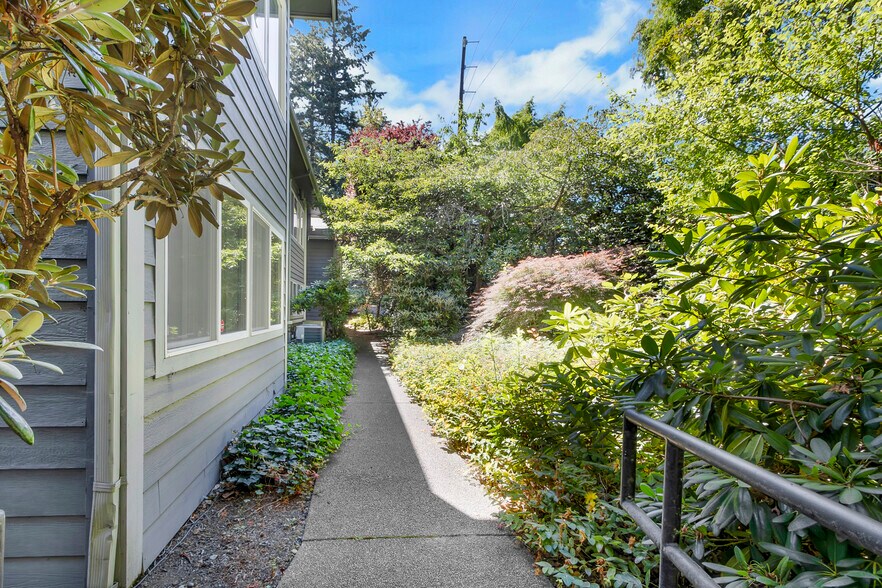 More Photos Of 104 Tremont Ave, Port Orchard Medical For Sale