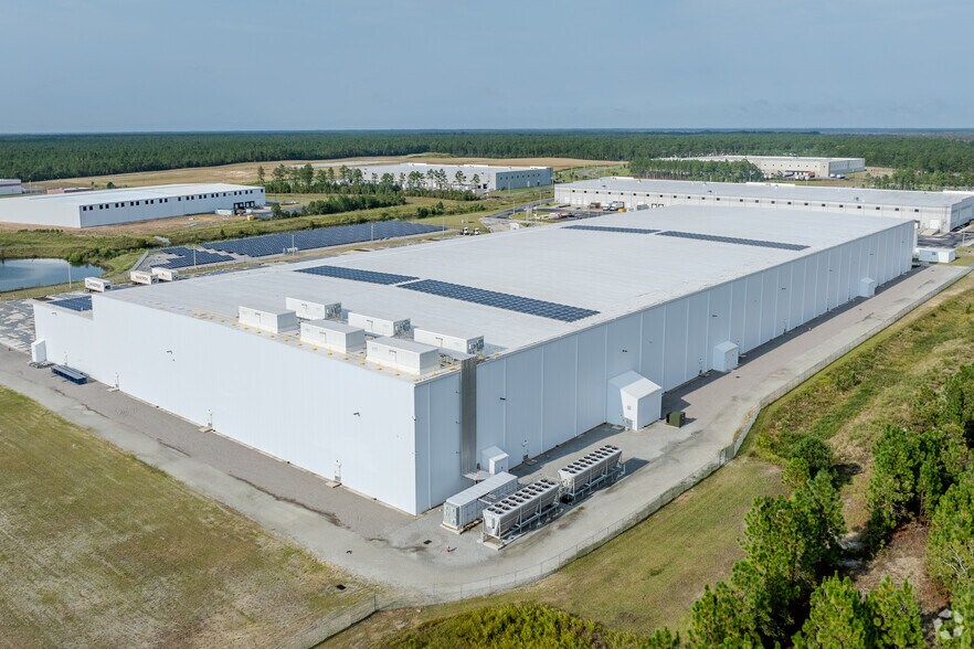 More Photos Of 298 N Corporate Dr, Wilmington Refrigeration Cold Storage For Lease