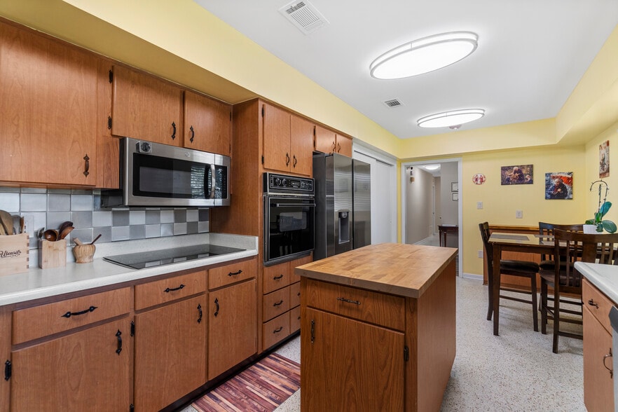 More Photos Of 207 W Wheeler Rd, Seffner Assisted Living For Sale
