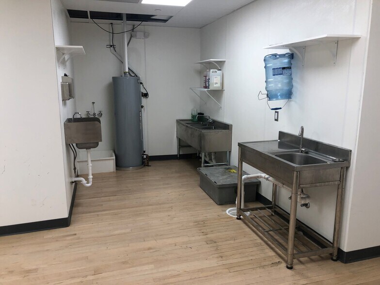 More Photos Of 80 S River St, Aurora Freestanding For Lease