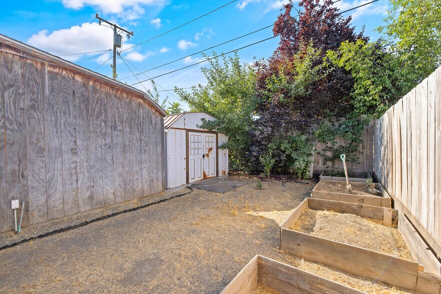 More Photos Of 909 E Noble Ave, Visalia Multifamily For Sale