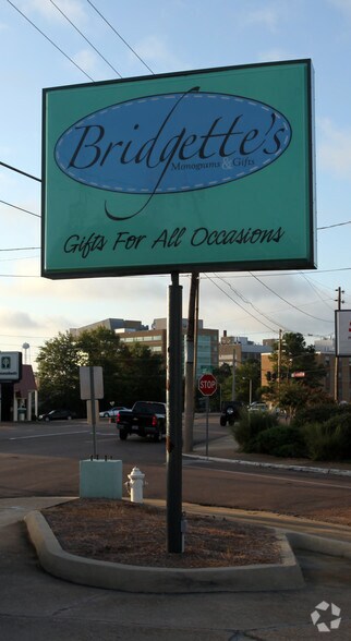 More Photos Of 2725 N State St, Jackson Freestanding For Lease