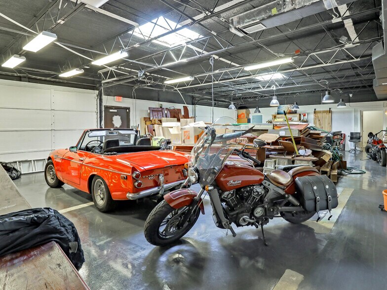 More Photos Of 705 Bond Way, Delray Beach Showroom For Sale