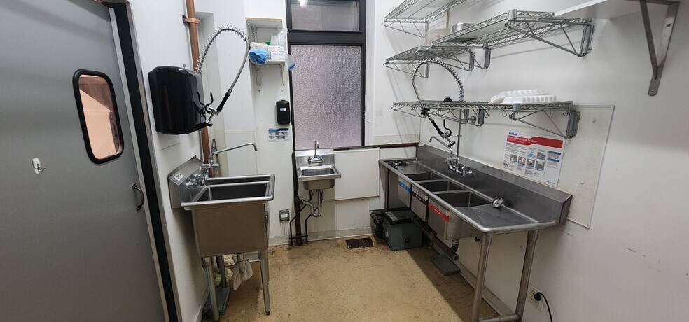 More Photos Of 1745 W Division St, Chicago Storefront For Lease