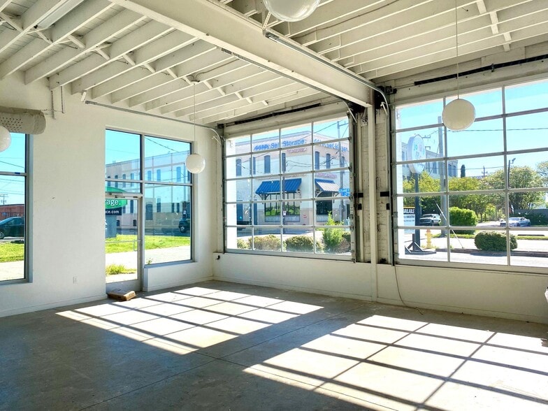 More Photos Of 2115 Granby St, Norfolk Showroom For Lease