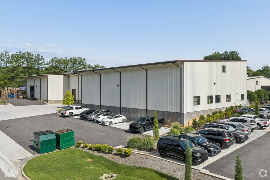 More Photos Of 2470-2480 Industrial Park Blvd, Cumming Warehouse For Sale