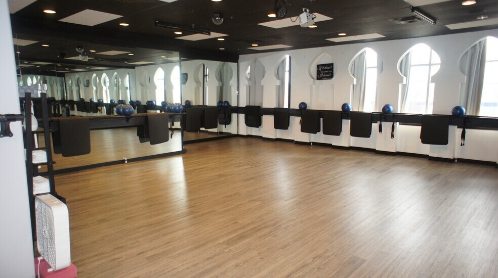 More Photos Of 134 Pembina Rd, Sherwood Park Flex For Sale