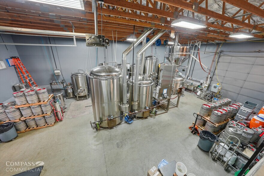 More Photos Of 63063 Layton Ave, Bend Warehouse For Sale