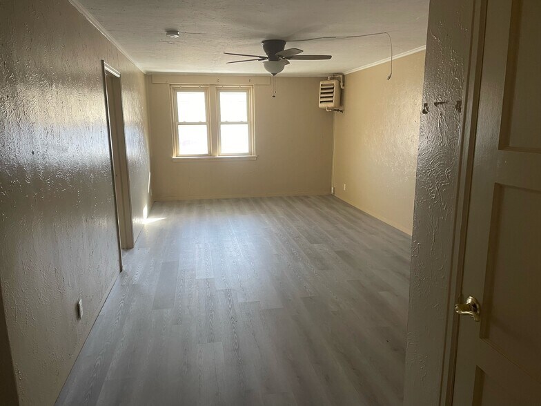 More Photos Of 42 Downtown Plz, Fairmont Apartments For Sale