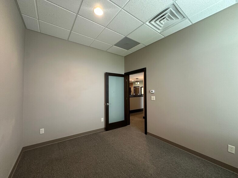 More Photos Of 673 Westbury Dr, Iowa City Storefront Retail Office For Sale