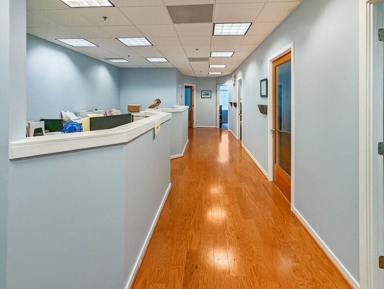 More Photos Of 19420 Golf Vista Plz, Leesburg Medical For Sale