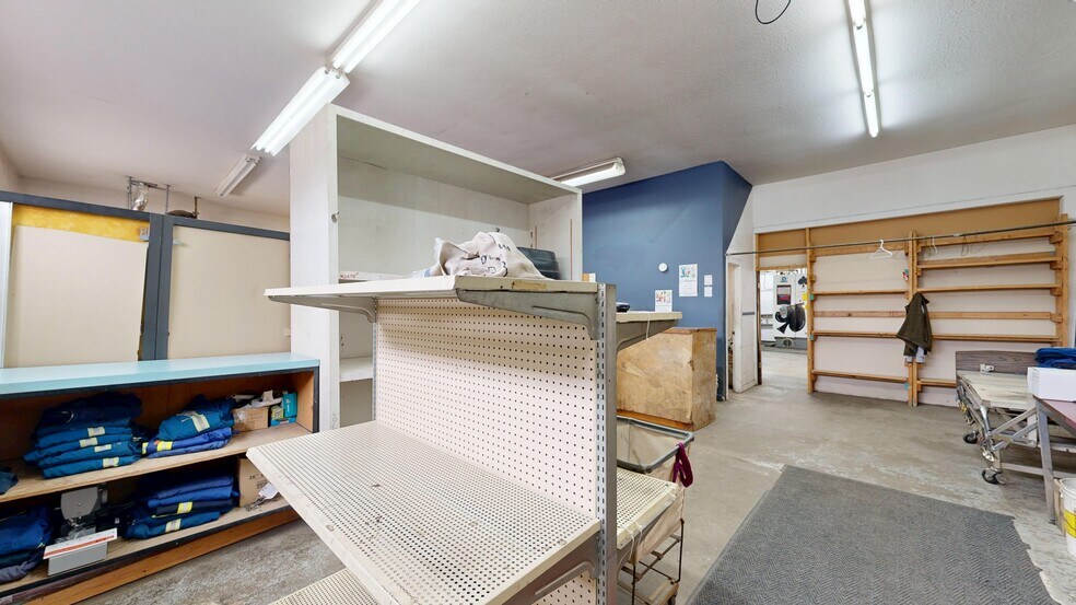 More Photos Of 4707 50 st, Stettler Service For Sale