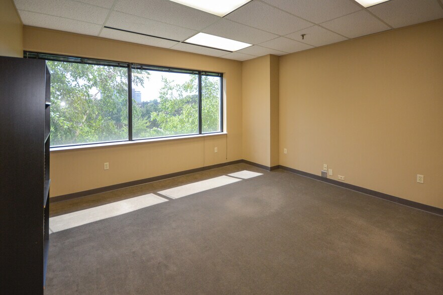 More Photos Of 900 S Shackleford Rd, Little Rock Office For Lease