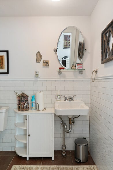 More Photos Of 1726 Altamont Ave, Richmond Warehouse For Lease