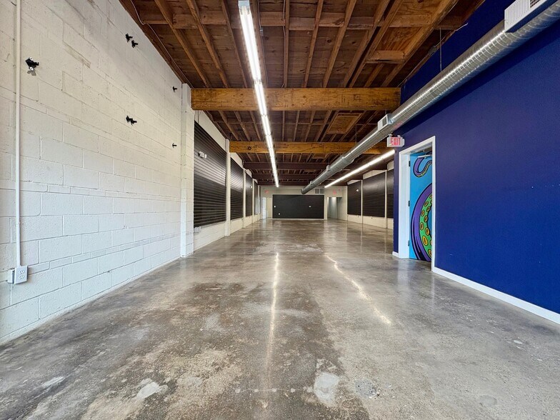 More Photos Of 186 Coxe Ave, Asheville Showroom For Lease