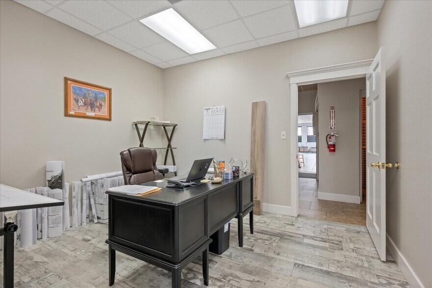 More Photos Of 310 E 17th St, Cheyenne Flex For Sale