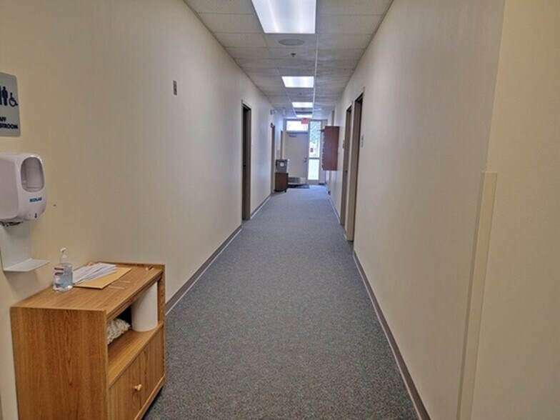 More Photos Of 123 Northridge St, Marshfield Medical For Sale