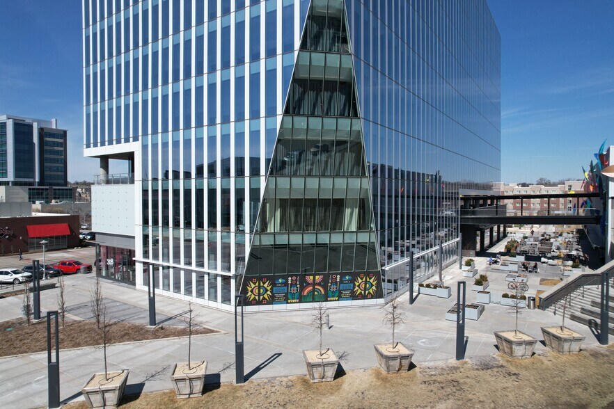 More Photos Of 1917 S 67th St, Omaha Unknown For Lease