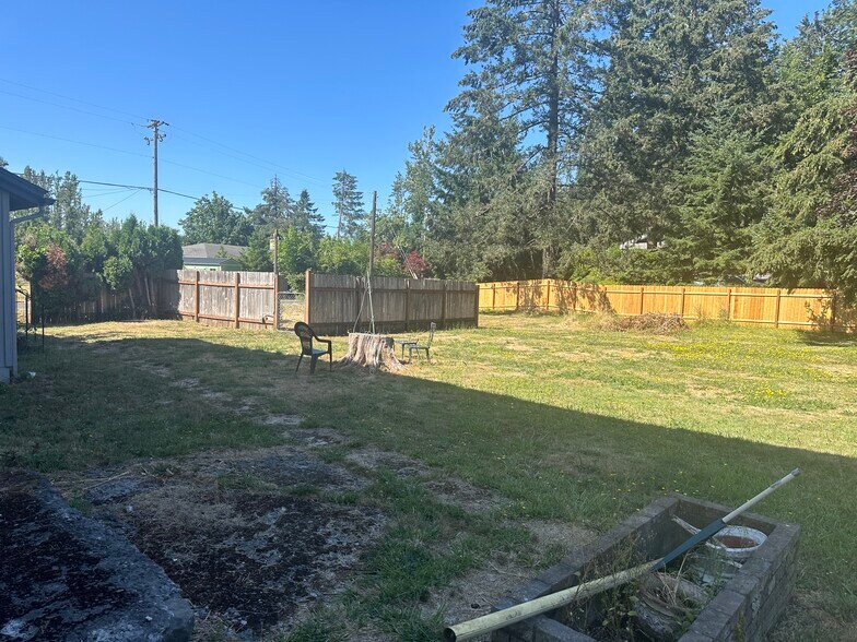 More Photos Of 91130 Donna Rd, Springfield Convenience Store For Sale