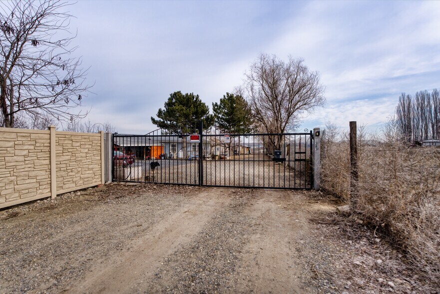 More Photos Of 1383 Puterbaugh Rd, Grandview Light Manufacturing For Sale