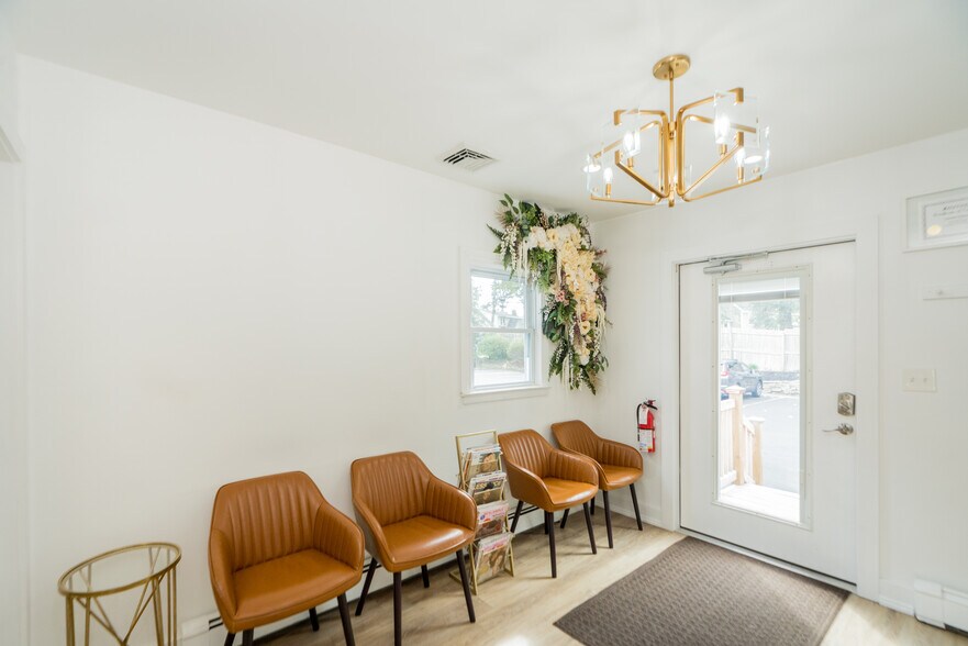 More Photos Of 1830 Western Ave, Albany Freestanding For Sale