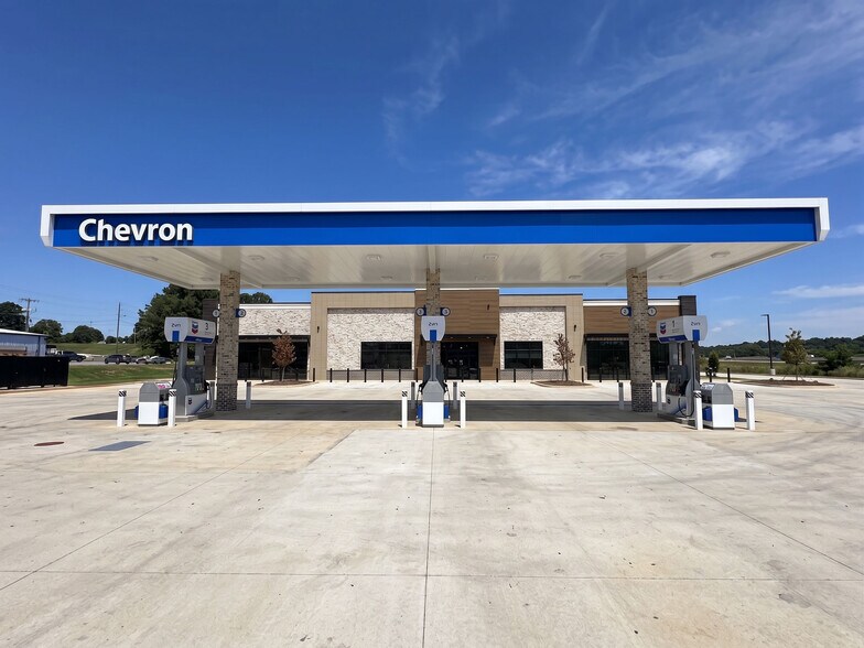 More Photos Of 811 S Marietta Pky SE, Marietta Service Station For Lease