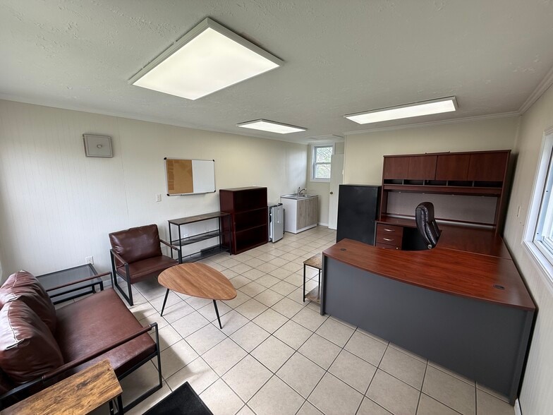 More Photos Of 111 Steubenville Pike, Burgettstown Office For Sale