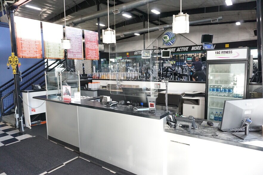 More Photos Of 2500 Business Ln, Yakima Freestanding For Lease