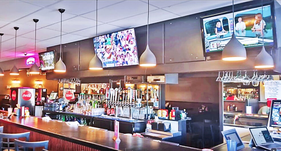 More Photos Of 658-676 Parker Rd, Fairfield Freestanding For Lease