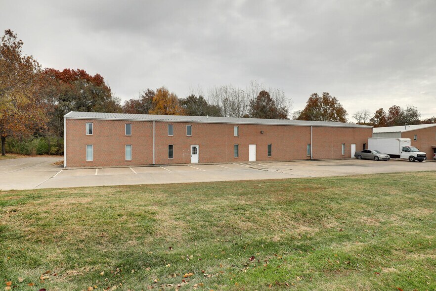 More Photos Of 2414 W Schneidman Dr, Quincy Industrial For Lease