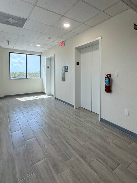 More Photos Of 2435-2437 US Highway 19, Holiday Office Residential For Lease