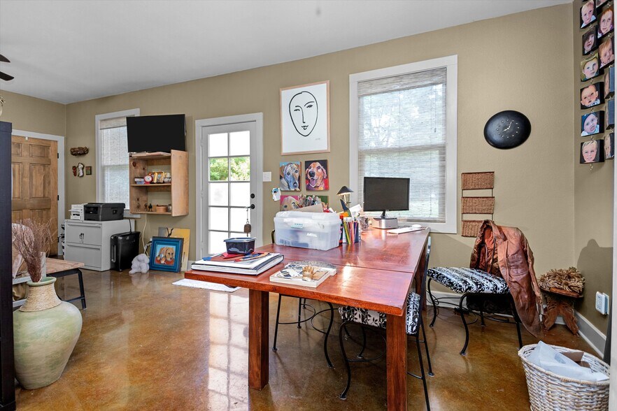 More Photos Of 310 N Mound St, Nacogdoches Flex For Sale