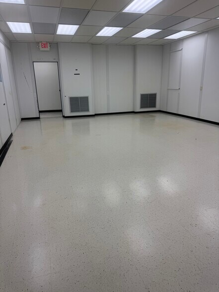 More Photos Of 111-121 Roberts St, East Hartford Industrial For Lease