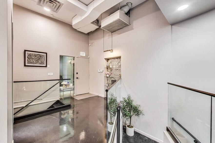 More Photos Of 730 N Wells St, Chicago Medical For Sale