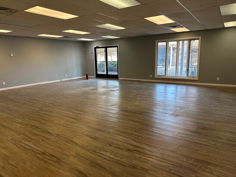 More Photos Of 2-14 Heritage Dr, Bourbonnais Office For Lease