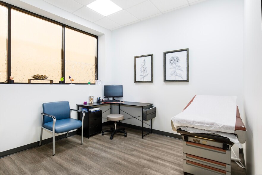 More Photos Of 1211 SW Bascom Norris Dr, Lake City Medical For Sale