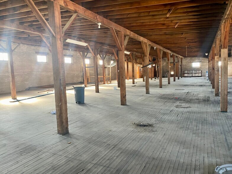 More Photos Of 260 W Stroud St, Randolph Warehouse For Sale
